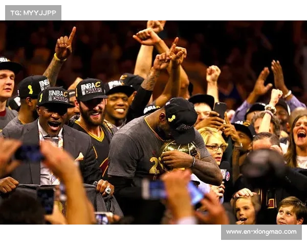 WNBA总裁颁发总冠军奖杯时遭全场嘘声引发广泛关注